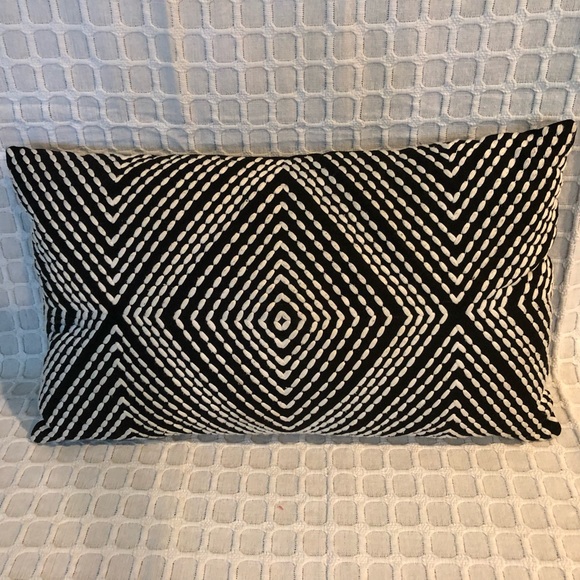 Decorative throw pillow - Picture 2 of 6